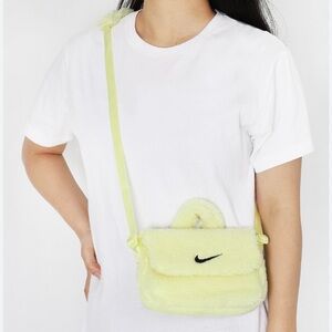✔️ NWT✔️ NIKE NSW Faux Fur Crossbody Bag